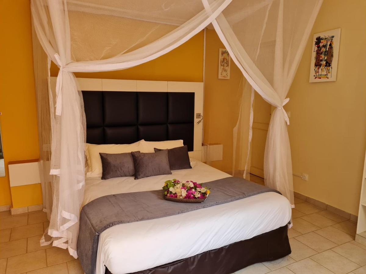 Bed and Breakfast Le Souimanga Bleu Saly Exterior foto