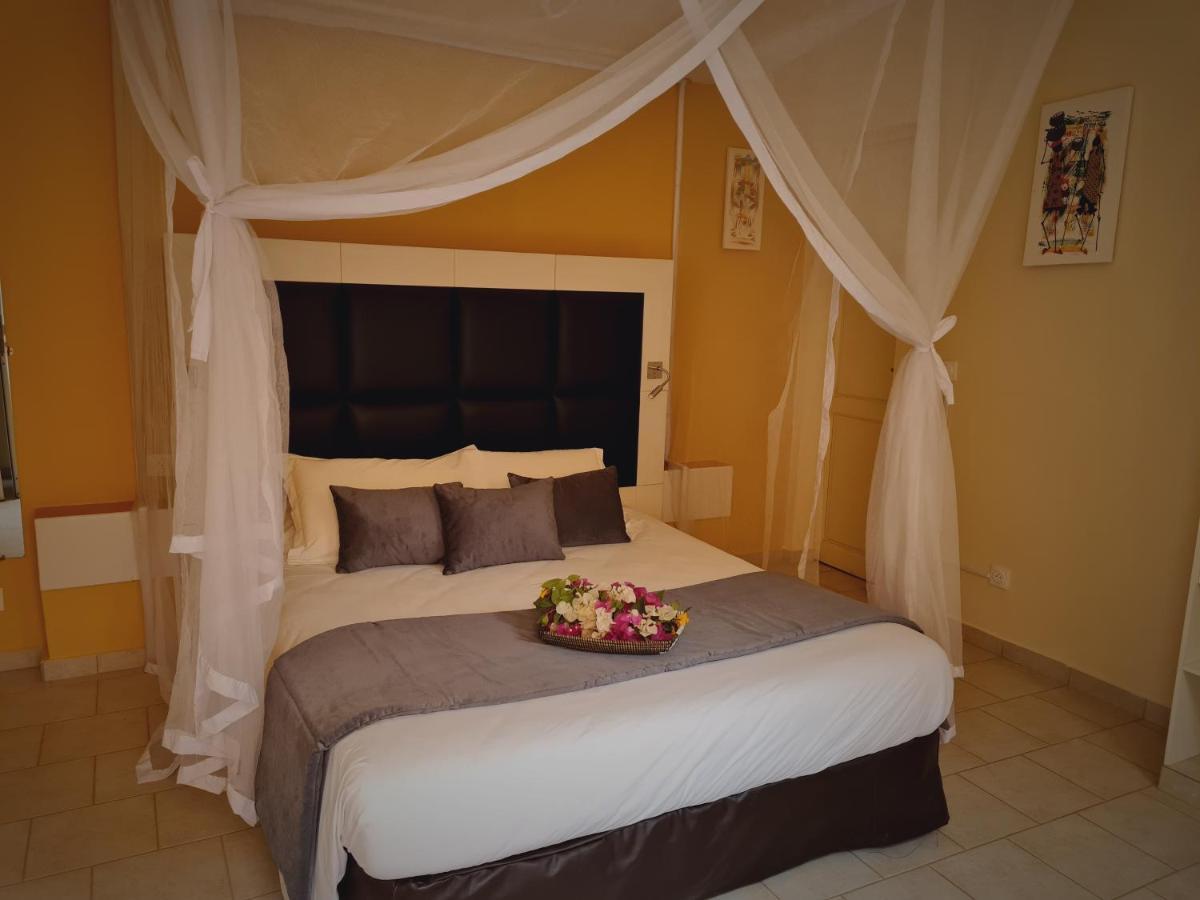 Bed and Breakfast Le Souimanga Bleu Saly Exterior foto