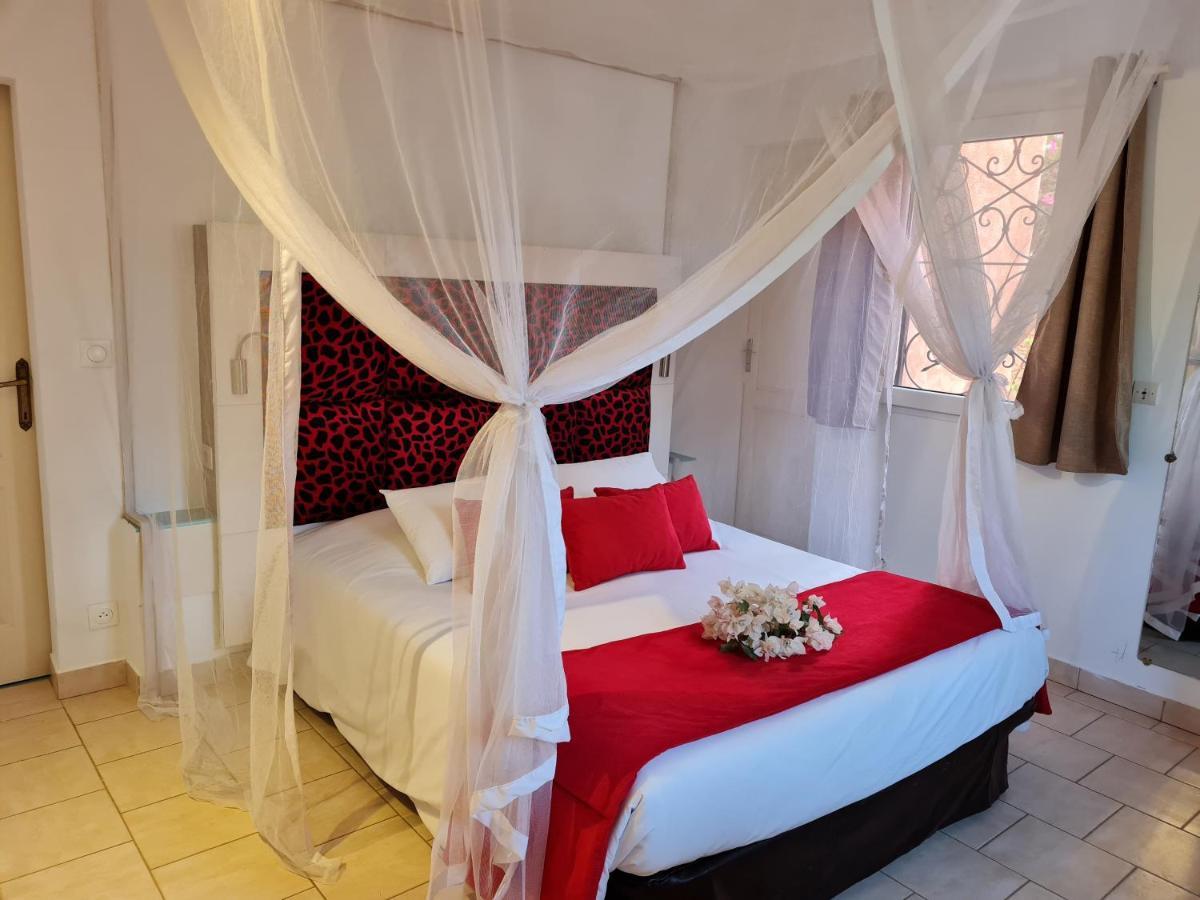 Bed and Breakfast Le Souimanga Bleu Saly Exterior foto