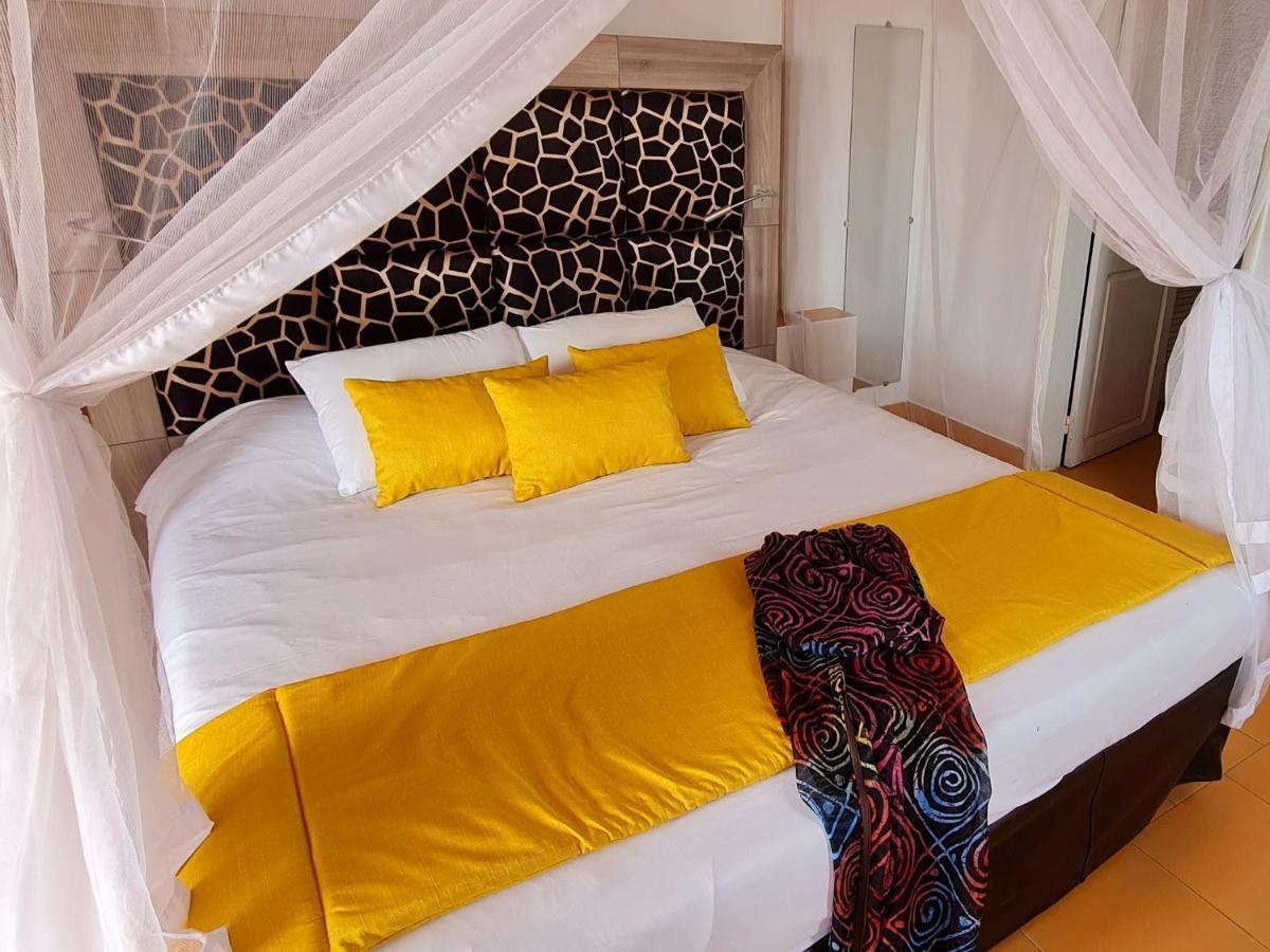 Bed and Breakfast Le Souimanga Bleu Saly Exterior foto