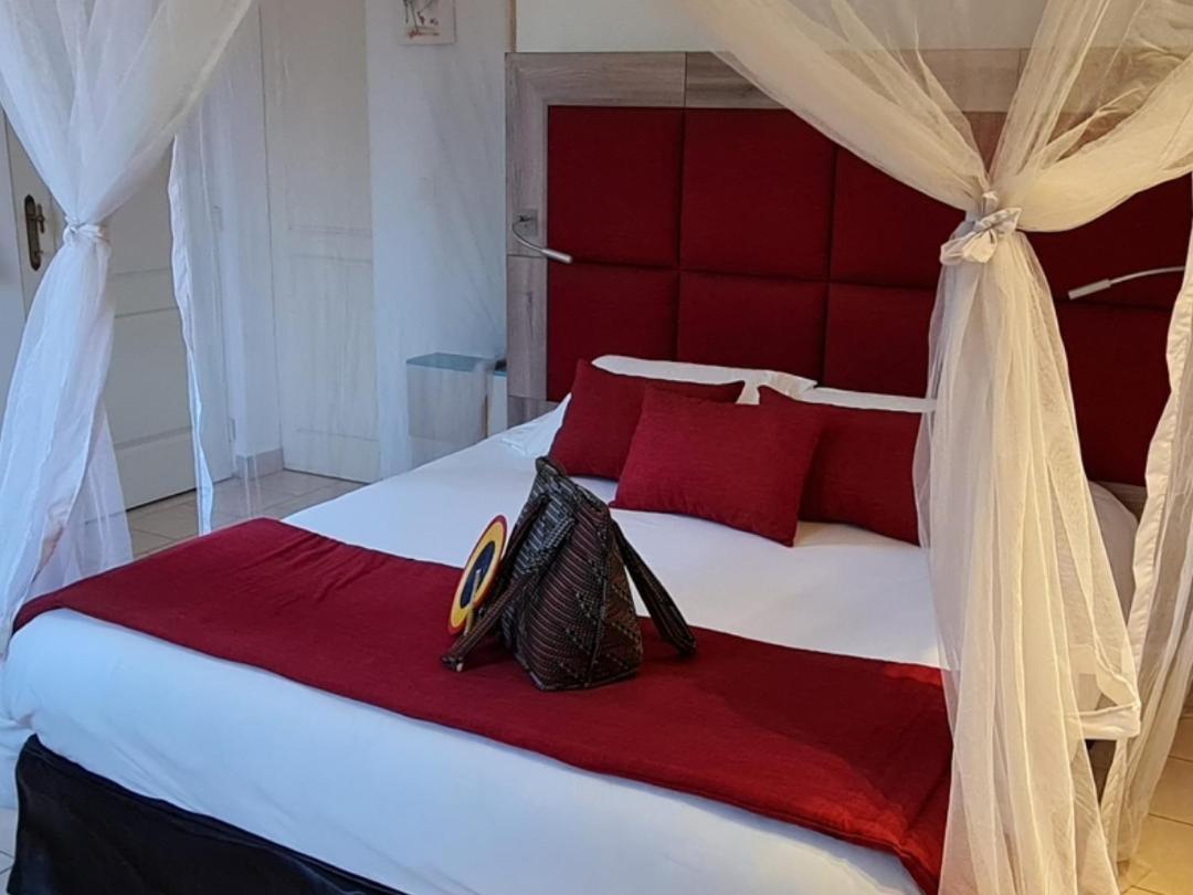 Bed and Breakfast Le Souimanga Bleu Saly Exterior foto