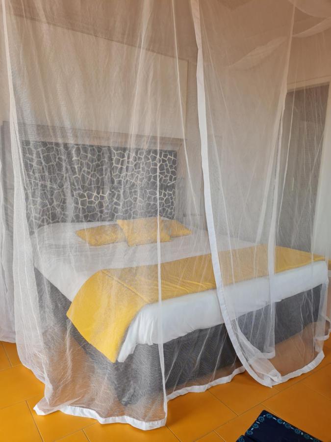 Bed and Breakfast Le Souimanga Bleu Saly Exterior foto